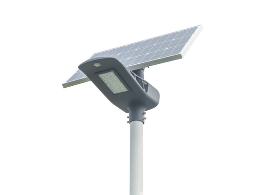 บริการไฟถนน LED พลังงานแสงอาทิตย์ 30W กันน้ำสีขาวพลังงานแสงอาทิตย์ OEM