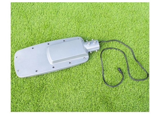 ไฟถนน LED พลังงานแสงอาทิตย์ที่ทนทาน 5500K IP65 50W พร้อมแผงโซลาร์เซลล์ที่หมุนได้