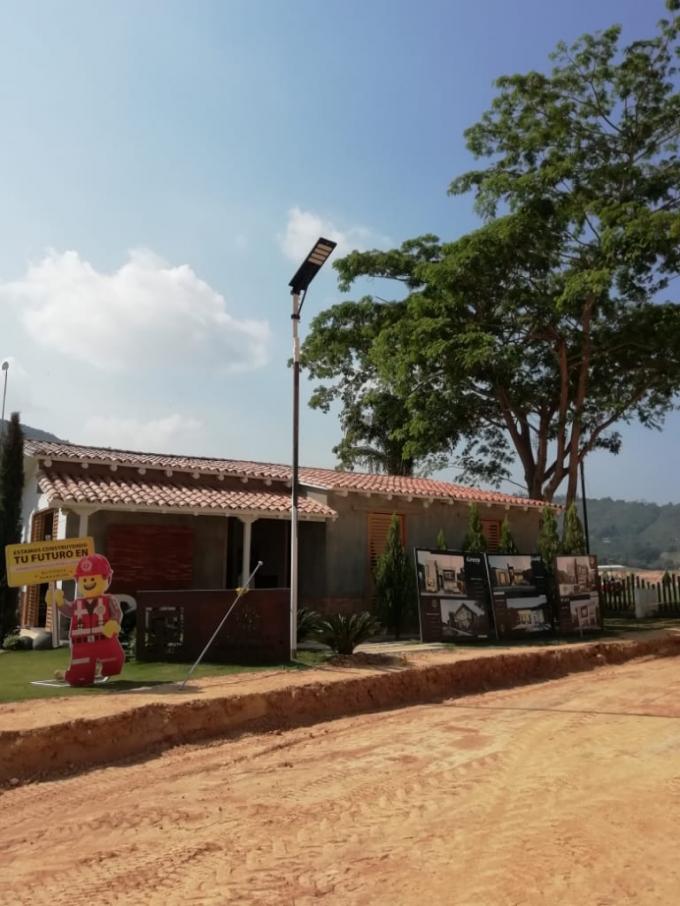 ไฟถนน led พลังงานแสงอาทิตย์ราคาต่ำ